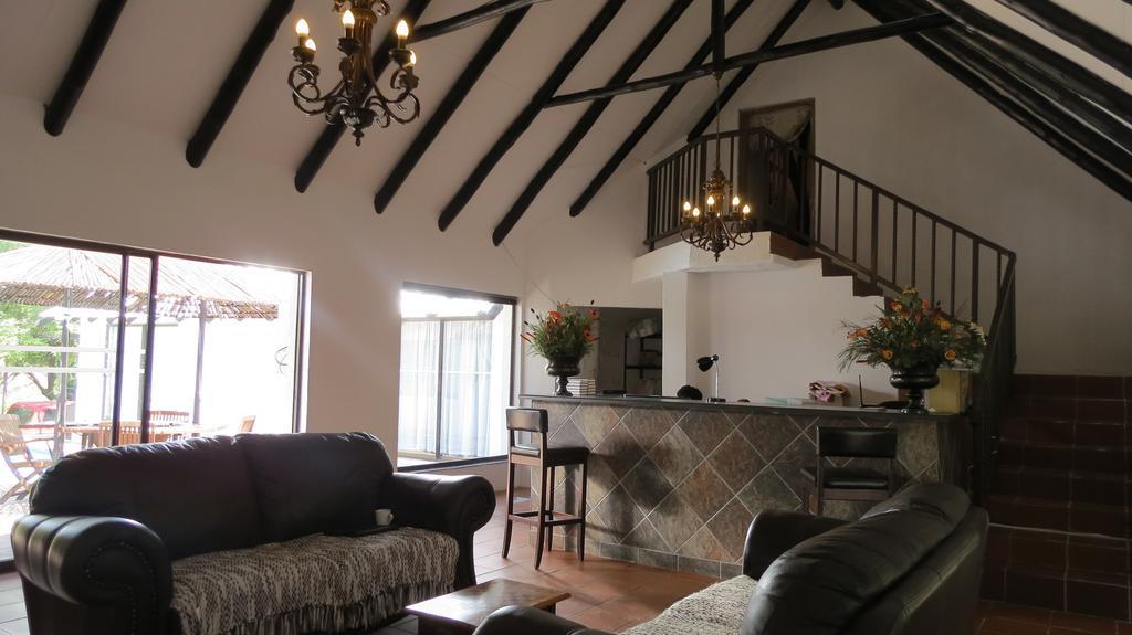 Pensao Guest Lodge Mbombela Extérieur photo