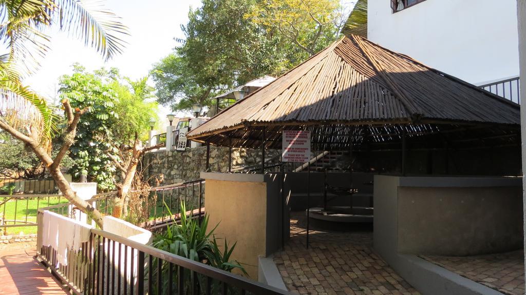 Pensao Guest Lodge Mbombela Extérieur photo