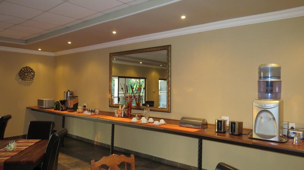 Pensao Guest Lodge Mbombela Extérieur photo