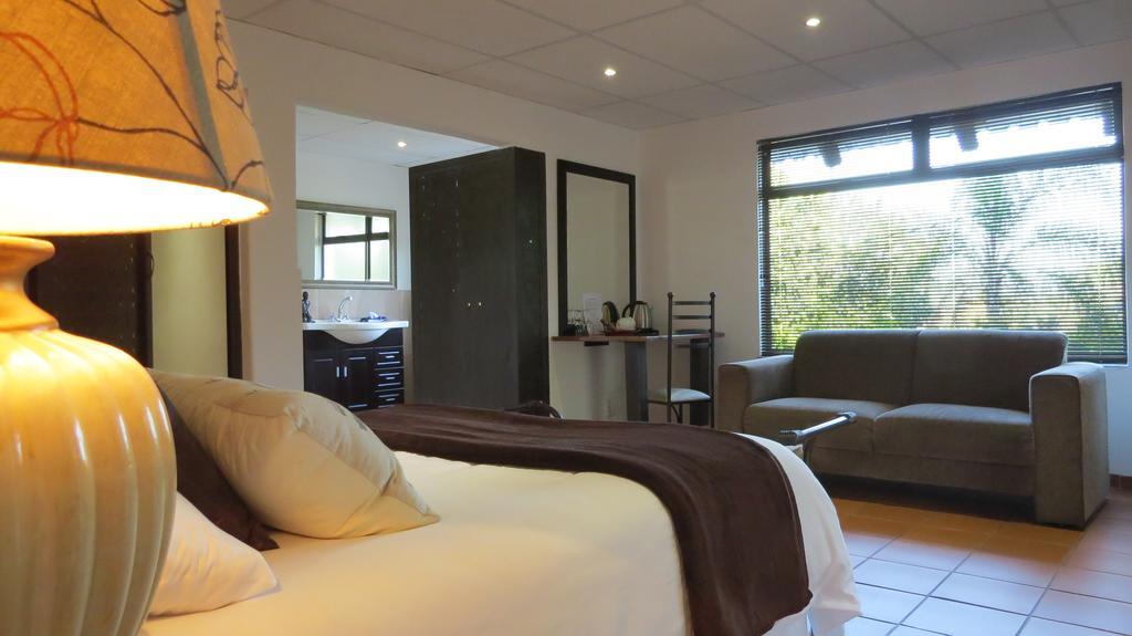 Pensao Guest Lodge Mbombela Extérieur photo