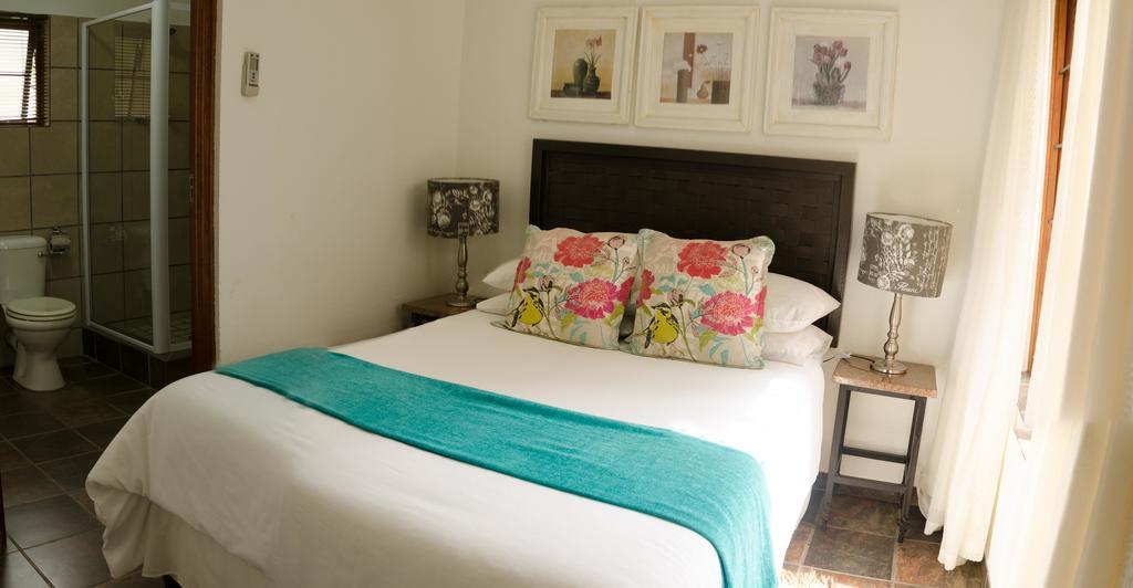 Pensao Guest Lodge Mbombela Extérieur photo